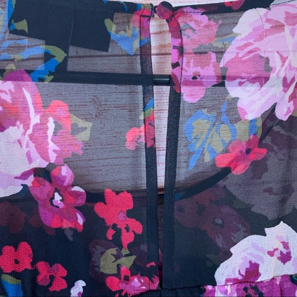 Lane Bryant Floral Chiffon Lace Flowy Blouse- size 24 - Picture 4 of 7